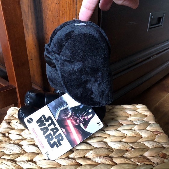 Star Wars: Darth Vader Plush Figure - Picture 2 of 7